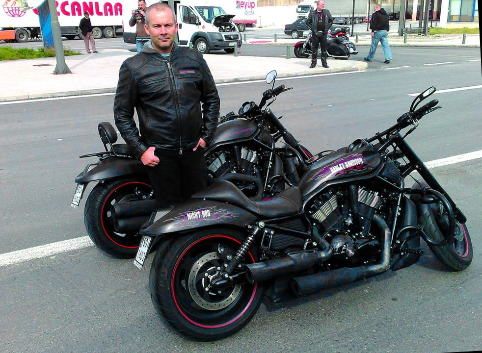 Rafał Żołdak i Harley-Davidson Night Rod Special