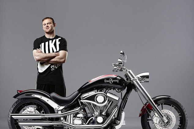 Rooney ze swym motocyklem