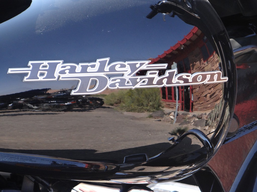 Harley-Davidson Street Glide pali około 5,5 litra