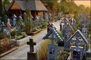 Rumuński cmentarz wygląda inaczej niż polski