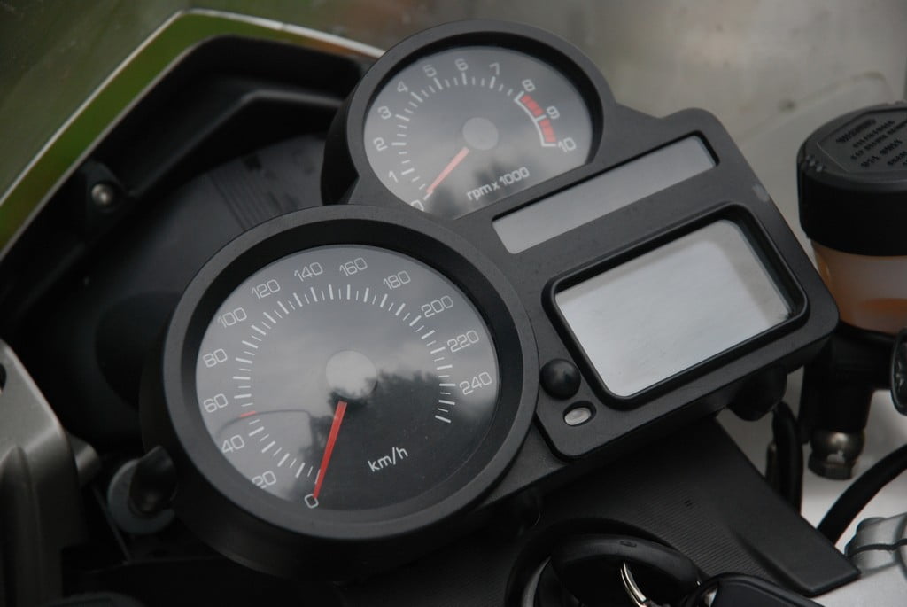 BMW R1200ST: wskaźniki są czytelne