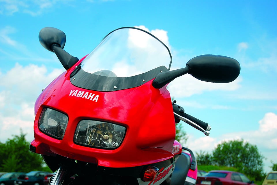 Yamaha FZS 600 Fazer może nawet służyć do dalekiej turystyki