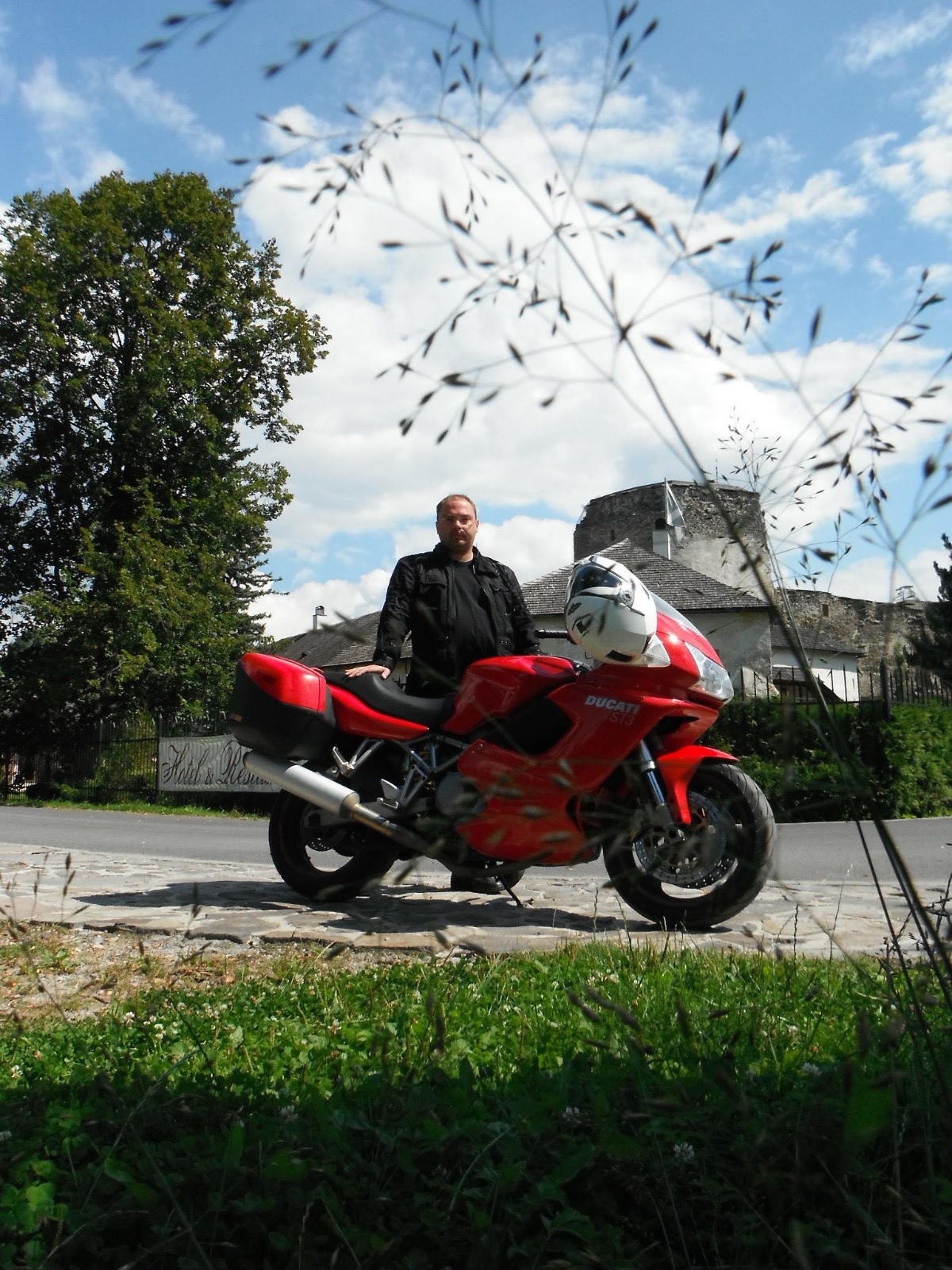 Ducati ST3. Bardzo włoski i wygodny [test, dane techniczne, opinia, wady, zalety, video]