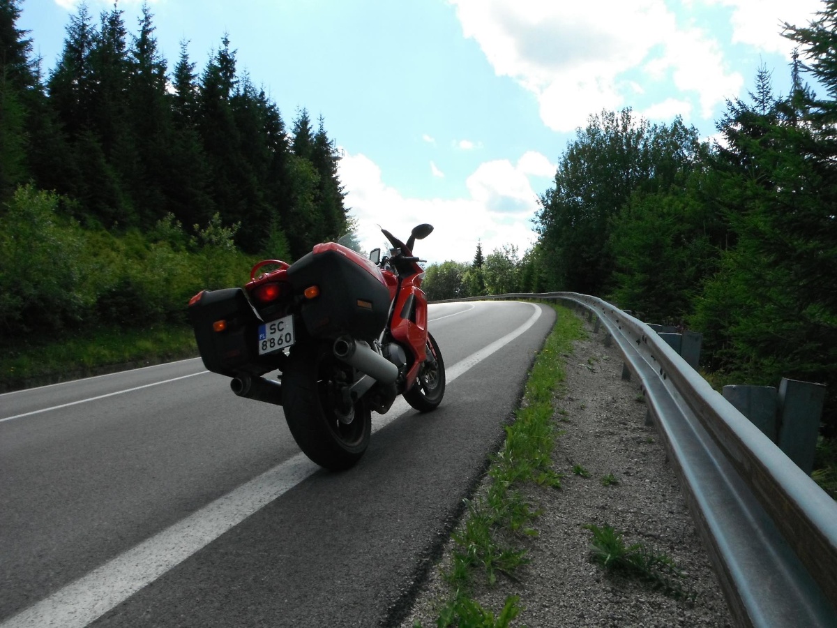 Ducati ST3. Bardzo włoski i wygodny [test, dane techniczne, opinia, wady, zalety, video]