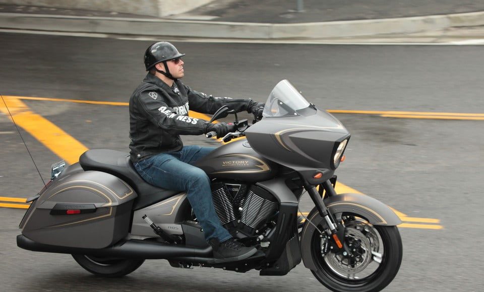 Motocykl Victory Cross Country