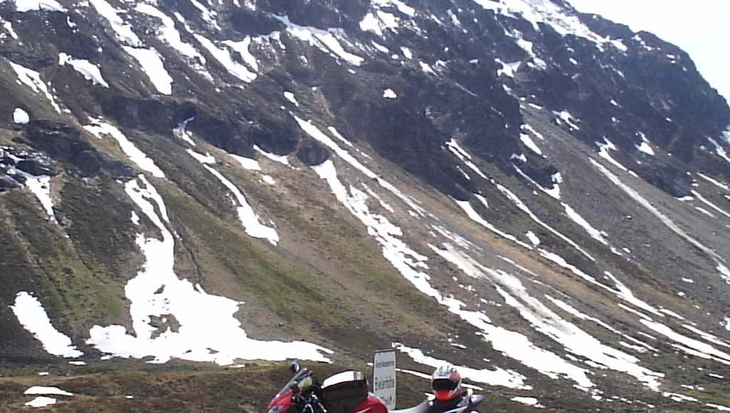 Motocyklem w Alpy. Prefekt wycofuje antymotocyklowe zakazy