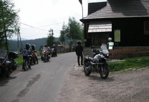 Beskid Żywiecki. Kiepską nawierzchnią wśr&oacute;d skarb&oacute;w natury