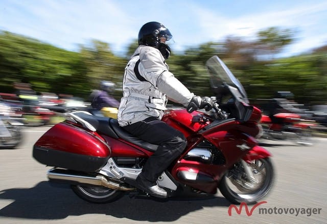 Jesteśmy fajni! 8 twardych dowod&oacute;w na przewagę motocykla nad samochodem