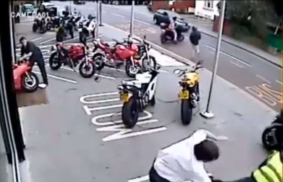 Napad na salon Ducati