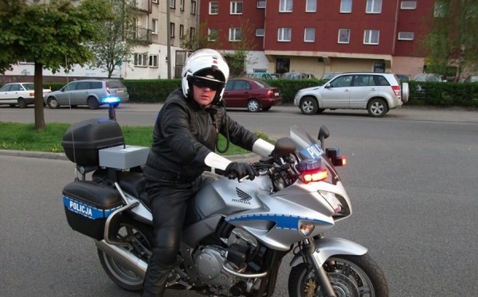 Policjant na motocyklu jeździł bez prawa jazdy