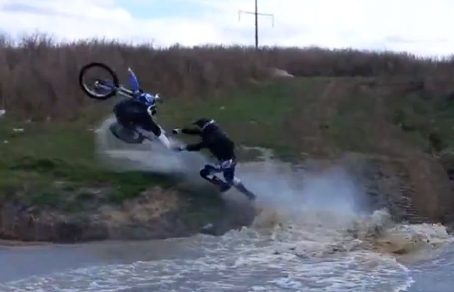 Yamaha ląduje w rzece