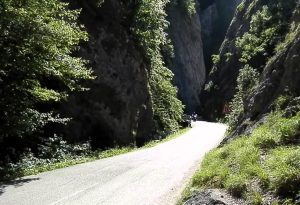 ciany mogą mieć wysokość nawet  m