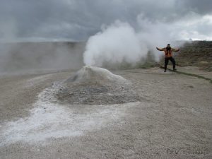 Islandia. Białe noce wśr&oacute;d gejzer&oacute;w