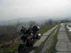 Wyprawa motocyklem w ukraińskie Karpaty. Samotne asfaltowe enduro