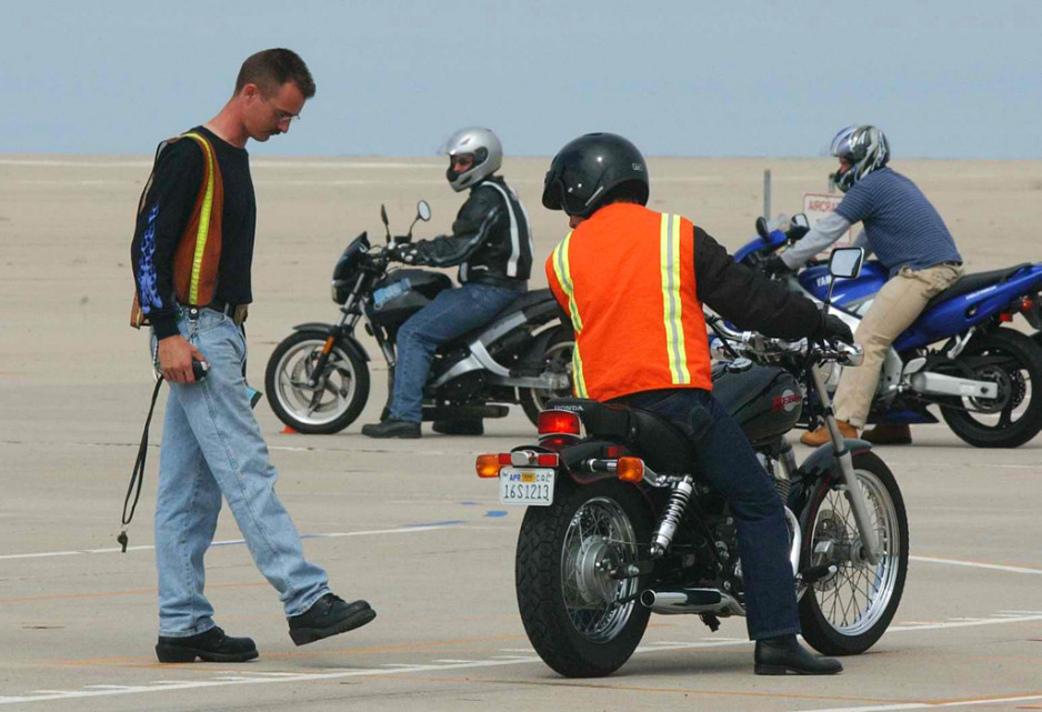Jazda o kropelce. 6 wskazówek jak obniżyć spalanie w motocyklu