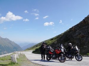 Goniąc alpejskie wiraże. Wyprawa głosem motocykla [PODR&Oacute;ŻE]