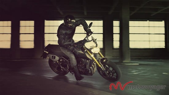 2014-Yamaha-MT09-Street-Tracker-EU-Matt-Grey-Action-003