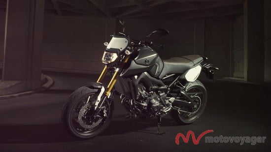 2014-Yamaha-MT09-Street-Tracker-EU-Matt-Grey-Static-006