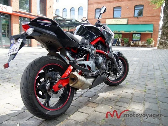 Junak 650NK (17)