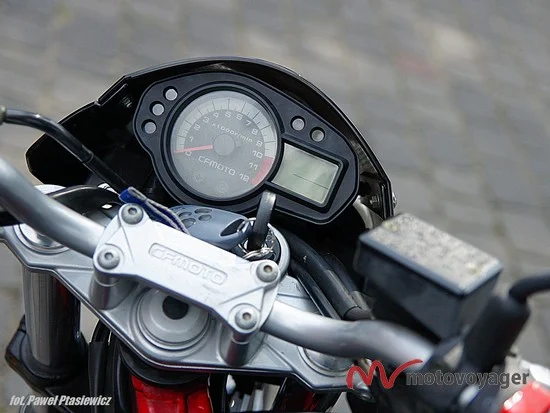 Junak 650NK (20)