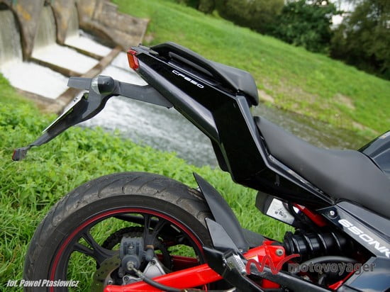 Junak 650NK (32)