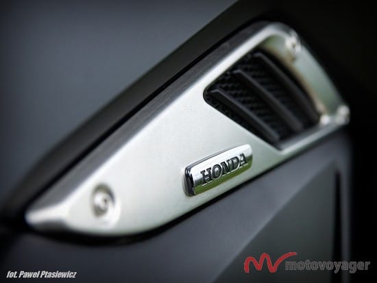 Honda NM4 Vultus (10)