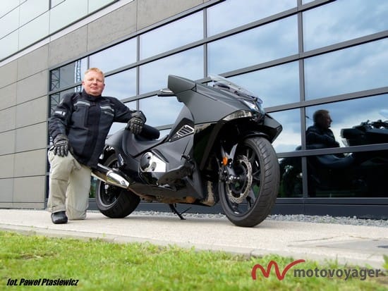 Honda NM4 Vultus (14)