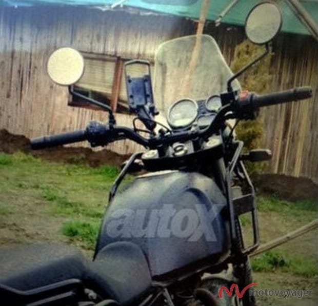 Royal Enfield Himalayan nadjeżdża Royal Enfield Himalayan nadjeżdża