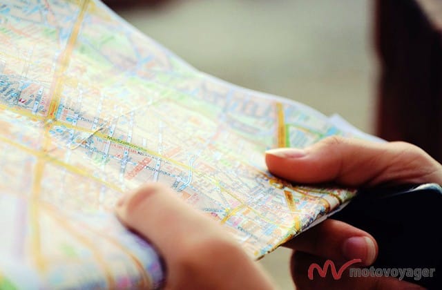 hands-way-guide-tourist