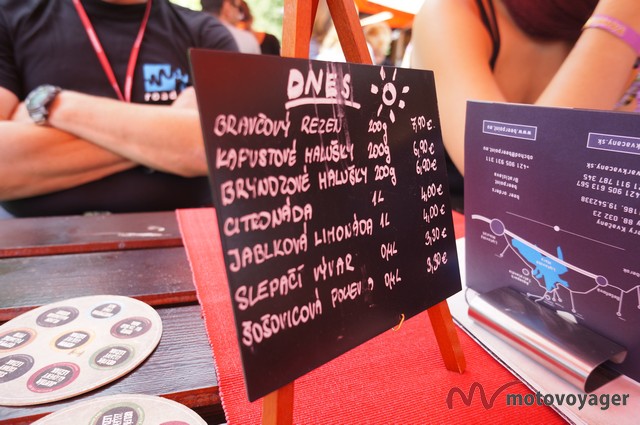 gdzie jeść w podr&oacute;ży