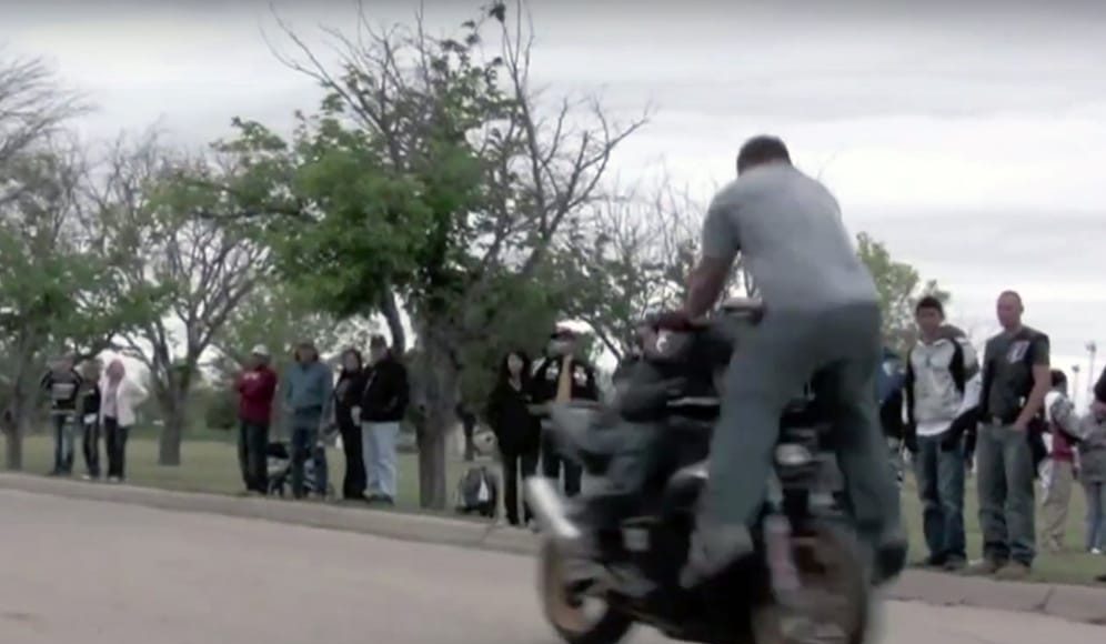 Jak nie przeskakiwać nad motocyklem