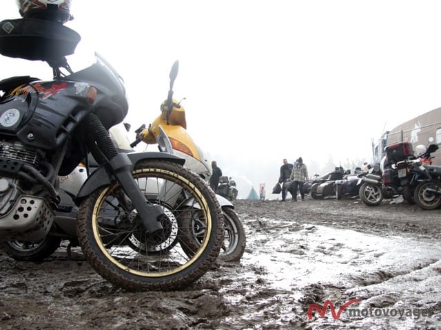 Pojechać na Elefanta i umrzeć. Nasza relacja z najdziwniejszego zlotu motocyklowego [DUŻO ZDJĘĆ]