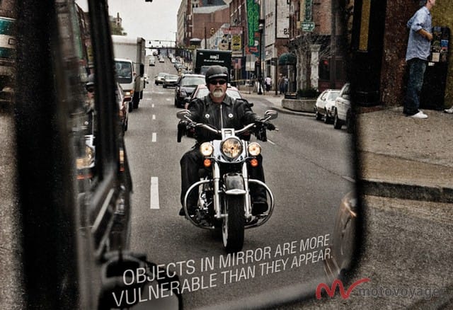 Unikaj-martwego-pola-lusterka-samochodu