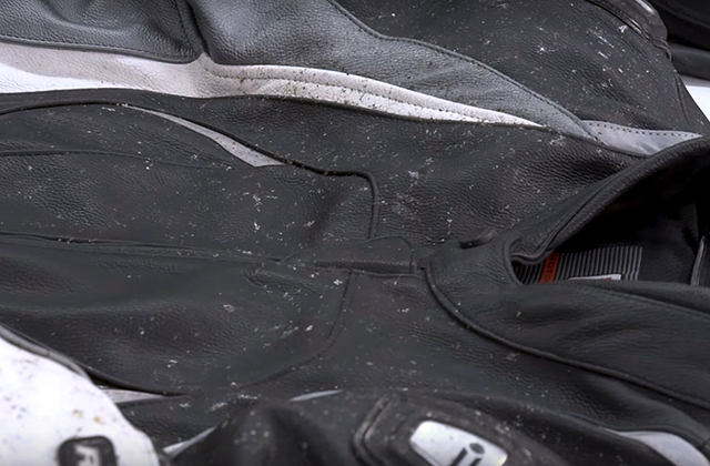 Piękna i lśniąca sk&oacute;ra. 7 prostych zasad czyszczenia sk&oacute;rzanej odzieży [PORADY]