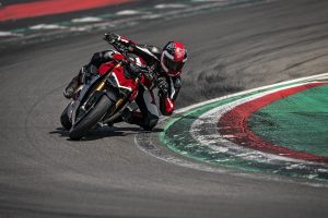 MY DUCATI STREETFIGHTER V S AMBIENCE  UC Mid