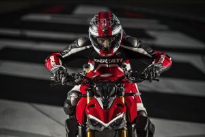 MY DUCATI STREETFIGHTER V S AMBIENCE  UC Mid