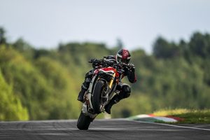 MY DUCATI STREETFIGHTER V S AMBIENCE  UC Mid