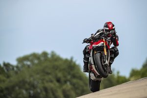 MY DUCATI STREETFIGHTER V S AMBIENCE  UC Mid