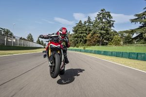 MY DUCATI STREETFIGHTER V S AMBIENCE  UC Mid