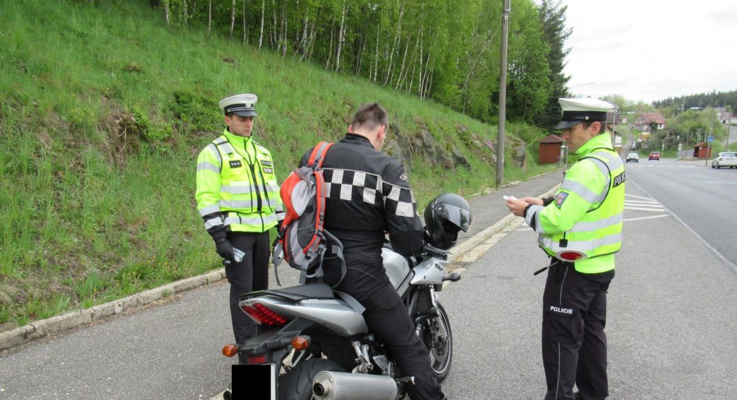 płacić mandaty z czech