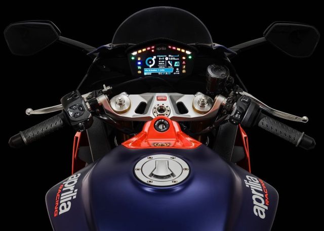 apriliaRSkokpit