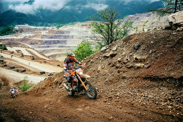 Jedyny taki na świecie naked enduro KTM 1290 Super Duke R wystawiony na sprzedaż!