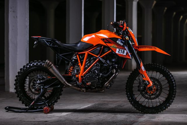 Jedyny taki na świecie naked enduro KTM 1290 Super Duke R wystawiony na sprzedaż!