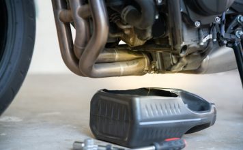 kiedy zmieniać olej w motocyklu na wiosnę czy zimą