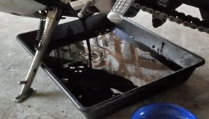 przepracowany olej silnikowy motocykl