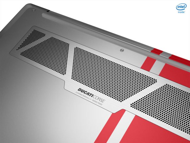 Laptop Ducati, kt&oacute;ry udaje motocykl. Przynajmniej pr&oacute;buje…