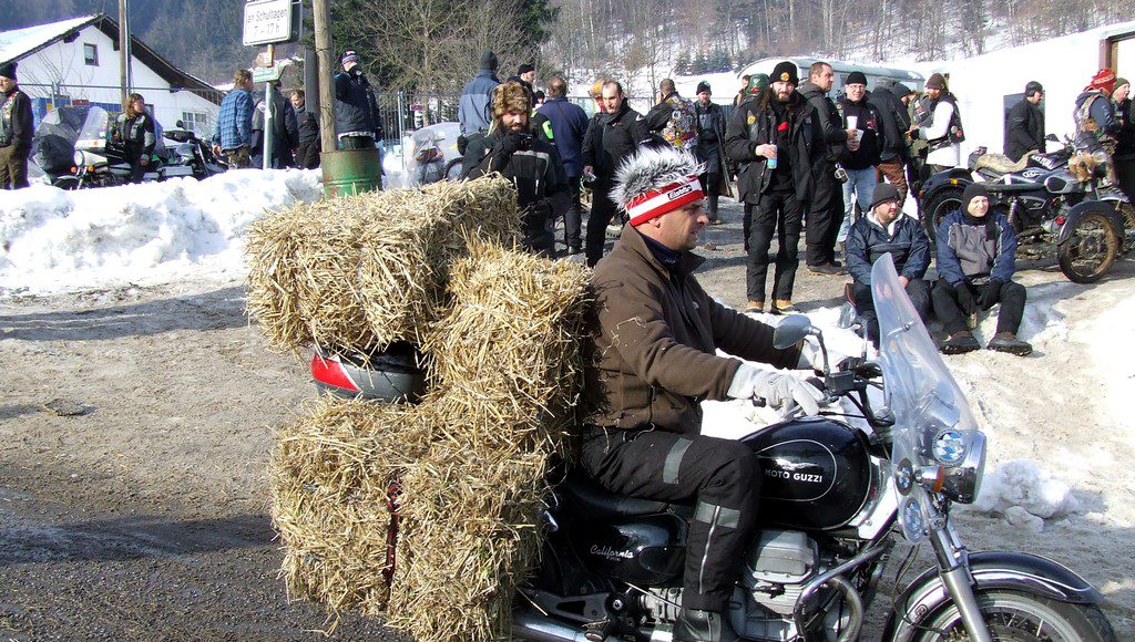 elefantentreffen zlot motocyklowy zima śnieg siano ognisko mróz