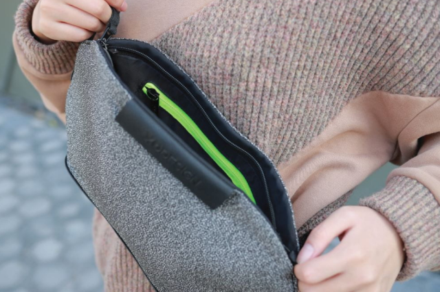 Jaka saszetka, nerka motocyklowa? Torba na biodro, niekoniecznie na udo… XD Design Bumbag Gray