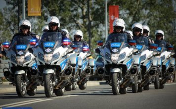 Motocyklowa asysta honorowa policja motocykl bmw