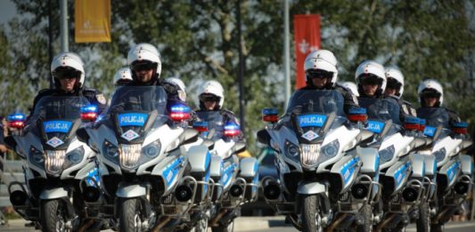 Motocyklowa asysta honorowa policja motocykl bmw